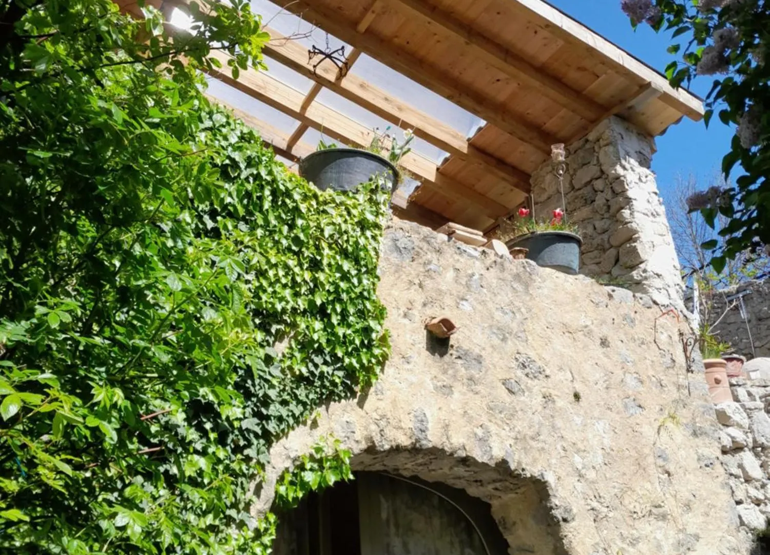Guest house Chambre D'Hotes La Romarine Barnave