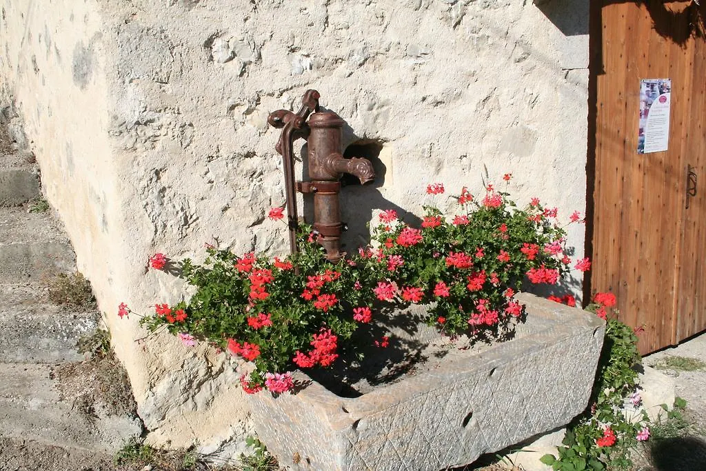 Guest house Chambre D'Hotes La Romarine Barnave