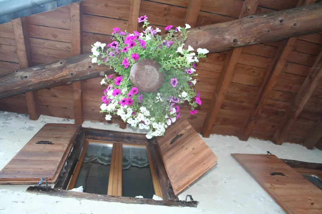 Chambre D'Hotes La Romarine Barnave 0*,  France